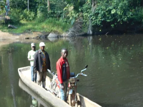 Assongi et Katangana à la rivière Apale