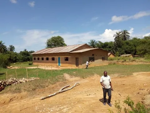 La cour de la mission CECA-40 à Bafwasende