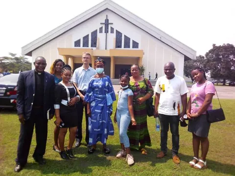 Le directeur avec la famille de l'honorable Ipakala